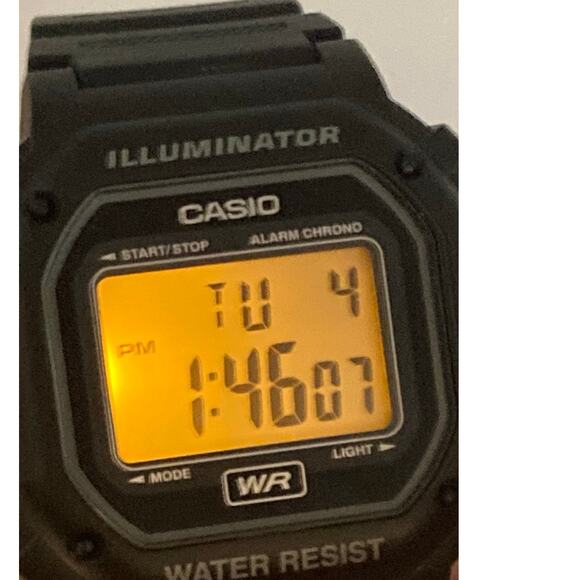 Casio F-108WH Illuminator Mens Digital Multifunction Watch 42mm Adjustable Band - Picture 3 of 7